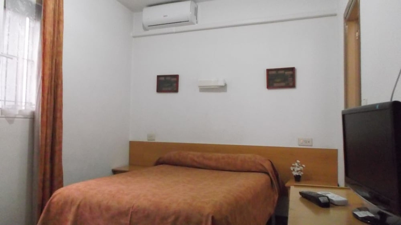 Imagen de la habitación del Hotel Arce. Foto 13