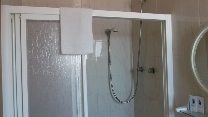 Imagen de la habitación del Hotel Arce. Foto 15