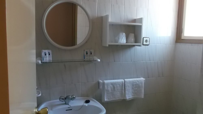 Imagen de la habitación del Hotel Arce. Foto 16