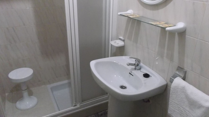 Imagen de la habitación del Hotel Arce. Foto 17