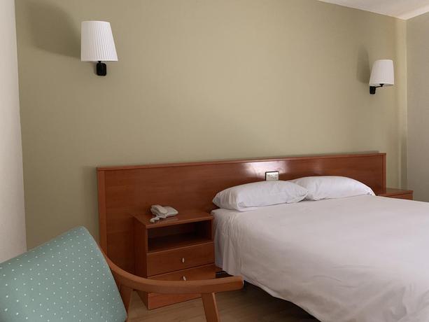 Imagen de la habitación del Hotel Arcea Villaviciosa. Foto 5