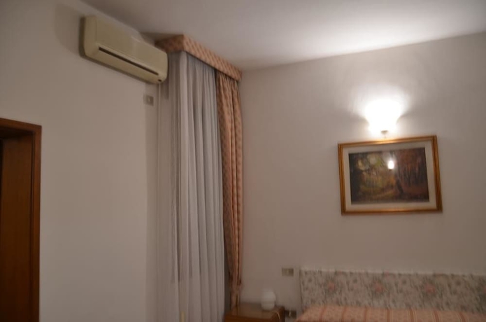 Imagen de la habitación del Hotel Arcella. Foto 11