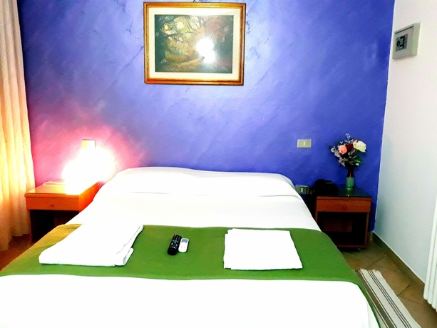 Imagen de la habitación del Hotel Arcella. Foto 13