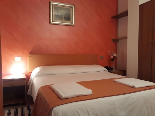 Imagen de la habitación del Hotel Arcella. Foto 15