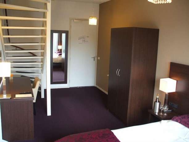 Imagen de la habitación del Hotel Arcen. Foto 18