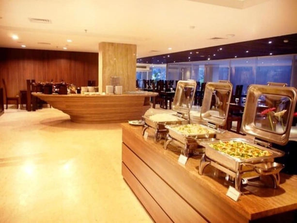 Imagen del bar/restaurante del Hotel Arch, Bogor. Foto 5