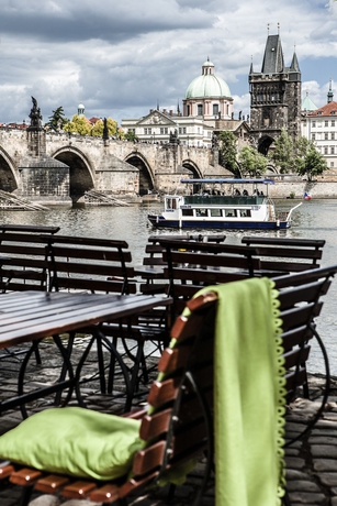 Imagen de los exteriores del Hotel Archibald At The Charles Bridge. Foto 6