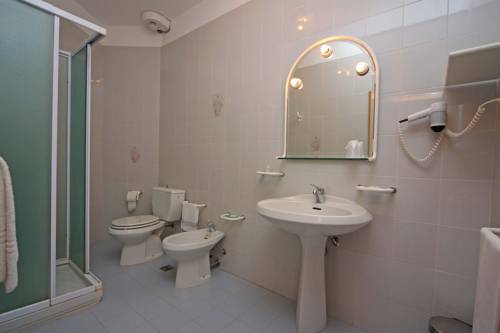 Imagen de la habitación del Hotel Archimede. Foto 6