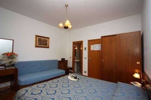 Imagen de la habitación del Hotel Archimede. Foto 12