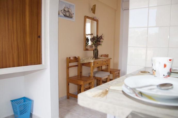 Imagen de la habitación del Hotel Archodia Studios. Foto 13