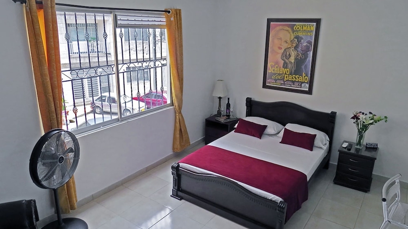 Imagen de la habitación del Hotel Arco Apartasuites. Foto 10