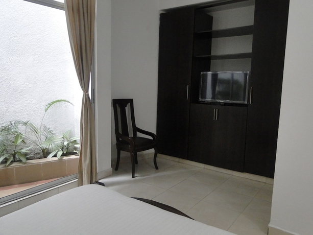 Imagen de la habitación del Hotel Arco Apartasuites. Foto 16