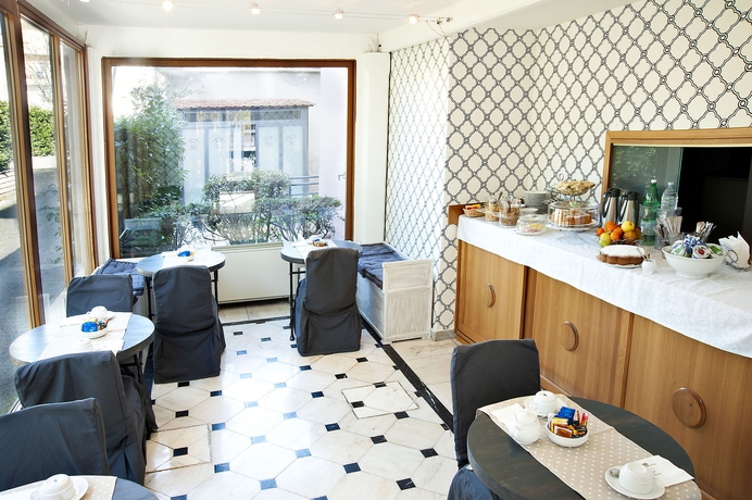 Imagen del bar/restaurante del Hotel Arco Di Travertino. Foto 2