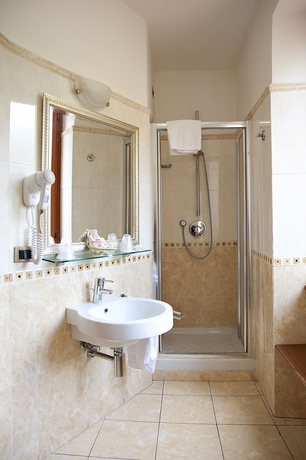 Imagen de la habitación del Hotel Arco Di Travertino. Foto 4