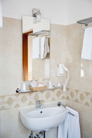 Imagen de la habitación del Hotel Arco Di Travertino. Foto 5