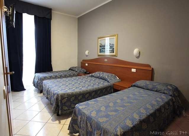 Imagen de la habitación del Hotel Arco. Foto 10