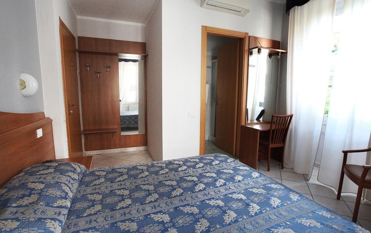 Imagen de la habitación del Hotel Arco. Foto 13