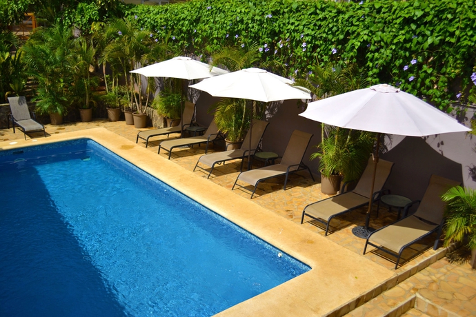 Imagen de la piscina del Hotel Arco Iris, Tamarindo. Foto 13