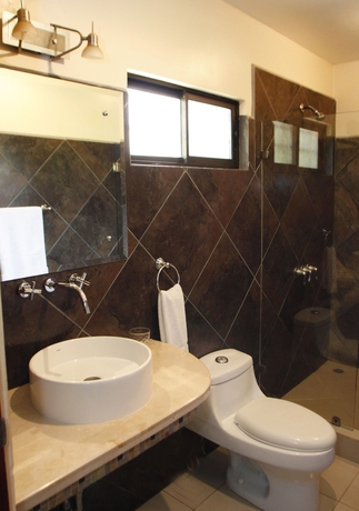 Imagen de la habitación del Hotel Arco Iris, Tamarindo. Foto 6