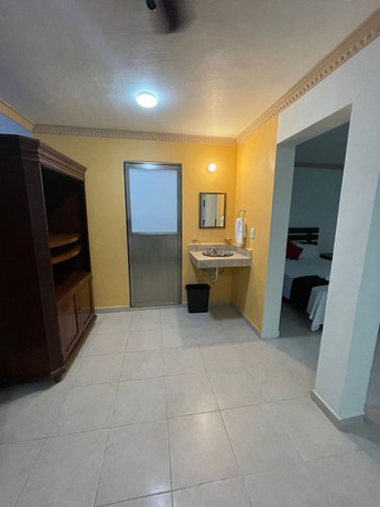 Imagen de la habitación del Hotel Arco Maya. Foto 15