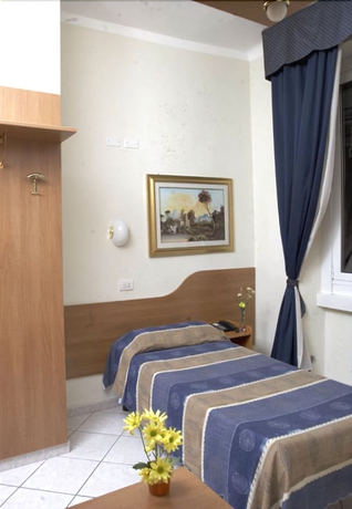 Imagen de la habitación del Hotel Arco, Mil&aacute;n. Foto 5