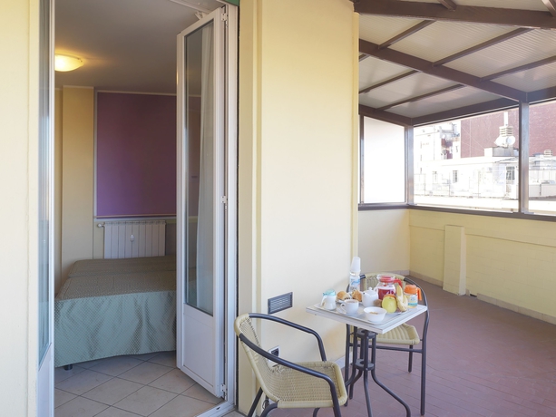 Imagen de la habitación del Hotel Arco Romana. Foto 13