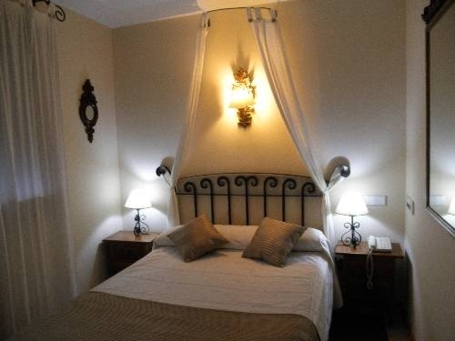 Imagen de la habitación del Hotel Arco San Vicente. Foto 7