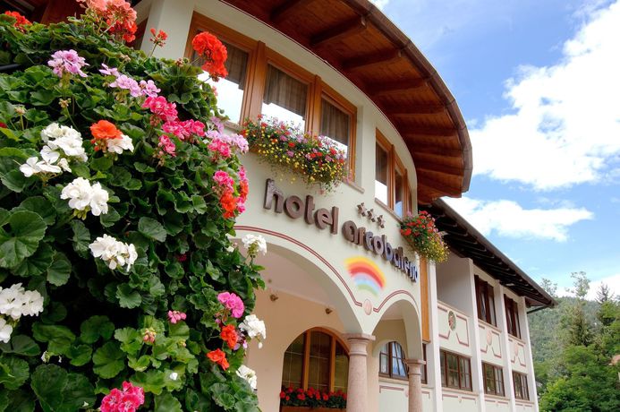 Imagen del bar/restaurante del Hotel Arcobaleno, Fai della Paganella. Foto 3