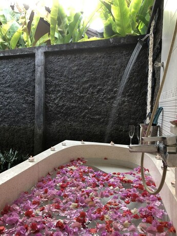 Imagen de la habitación del Hotel Arcoiris, Bali. Foto 18
