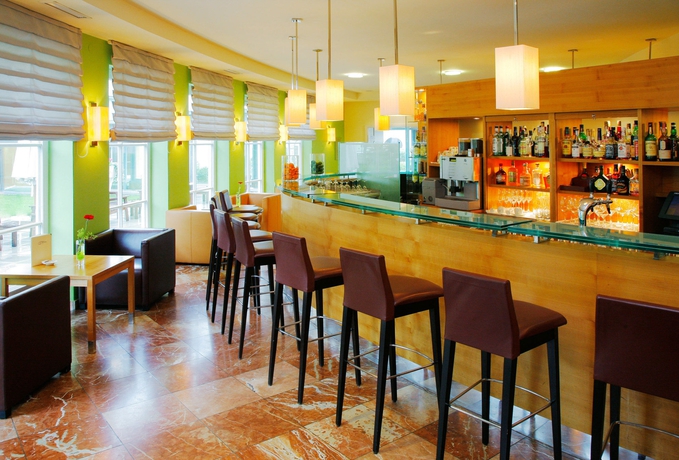 Imagen del bar/restaurante del Hotel Arcotel Castellani Salzburg. Foto 3