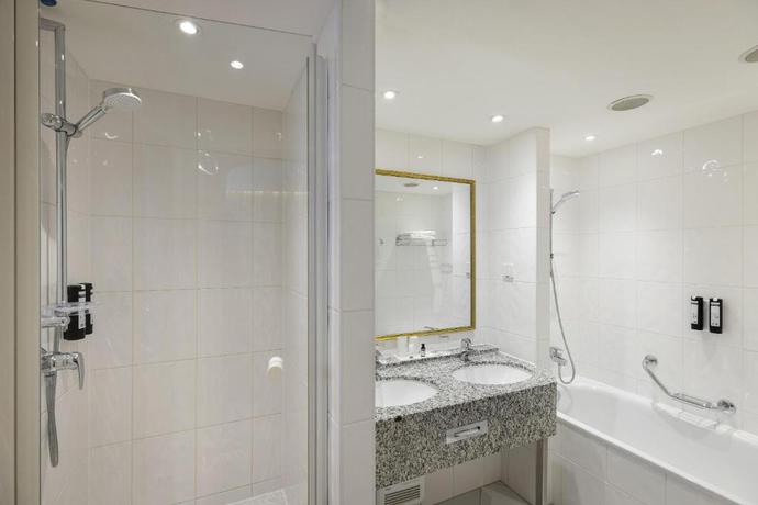 Imagen de la habitación del Hotel Arcotel Castellani Salzburg. Foto 14