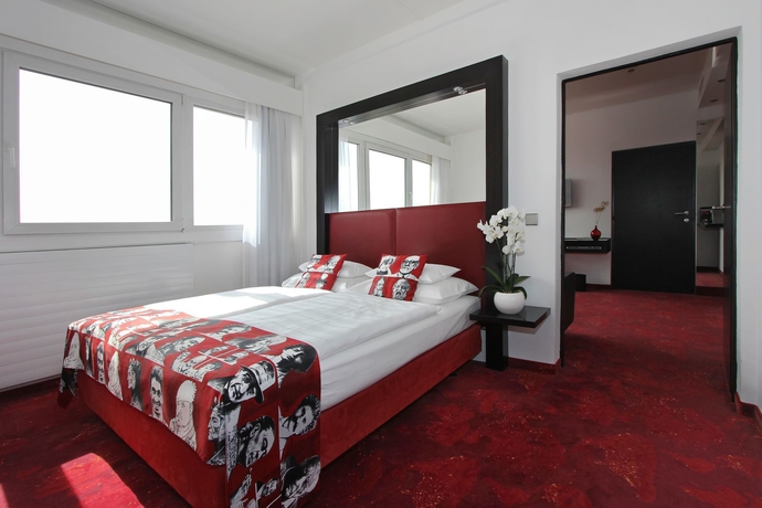 Imagen de la habitación del Hotel Arcotel Nike. Foto 7