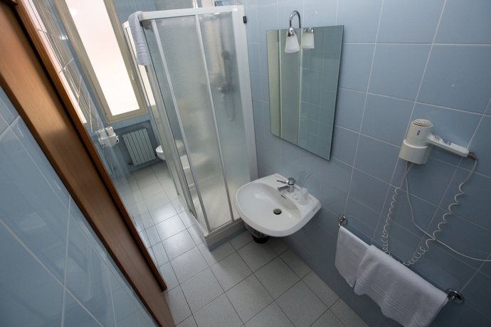 Imagen de la habitación del Hotel Arcoveggio. Foto 2