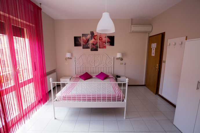 Imagen de la habitación del Hotel Arcoveggio. Foto 3