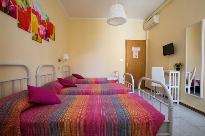 Imagen de la habitación del Hotel Arcoveggio. Foto 11