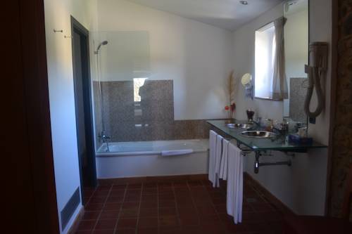 Imagen de la habitación del Hotel Arcs De Monells. Foto 2