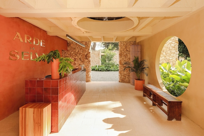 Imagen de los interiores del Hotel Arde La Selva. Foto 13