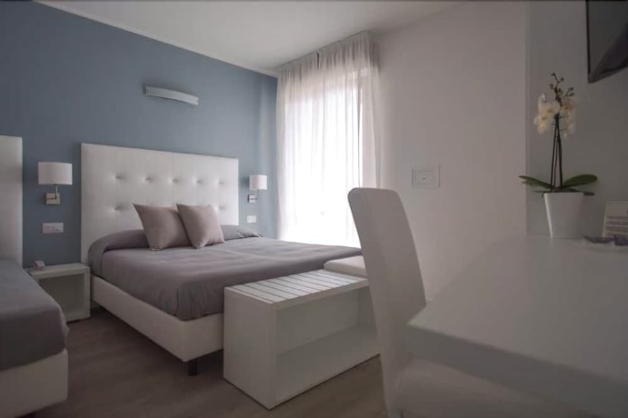 Imagen de la habitación del Hotel Ardea. Foto 13