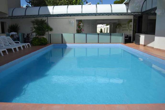 Imagen de la piscina del Hotel Ardea. Foto 19