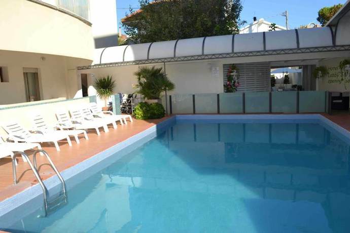 Imagen de la piscina del Hotel Ardea. Foto 20