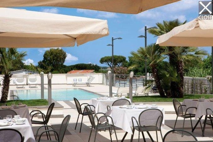 Imagen de los exteriores del Hotel Ardeatina Park. Foto 6