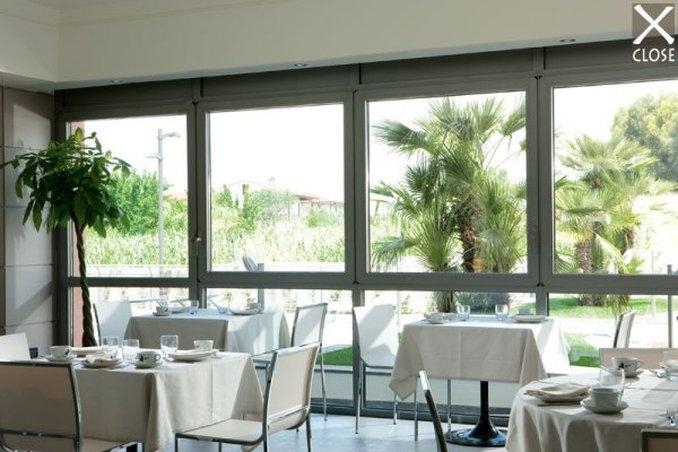 Imagen del bar/restaurante del Hotel Ardeatina Park. Foto 2