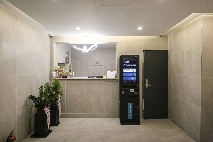 Imagen de los interiores del Hotel Arden. Foto 10