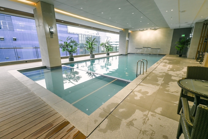 Imagen de la piscina del Hotel Ardenhills Suites, Ciudad Quez&oacute;n. Foto 19