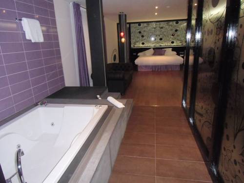 Imagen de la habitación del Hotel Area De Servicio Villamartín. Foto 11