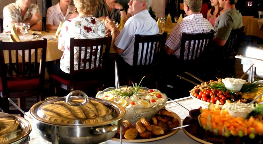 Imagen del bar/restaurante del Hotel Arebbusch Travel Lodge. Foto 2