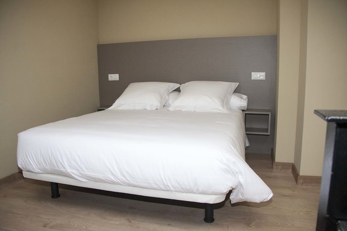 Imagen de la habitación del Hotel Areces. Foto 10