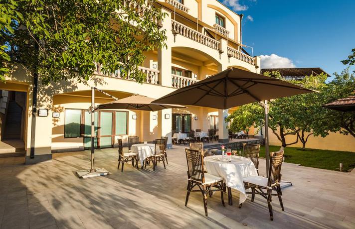 Imagen de los exteriores del Hotel Ar&egrave;ve R&eacute;sidence Boutique. Foto 10