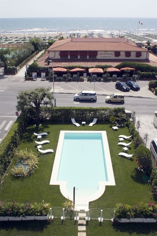 Imagen de la piscina del Hotel Areion. Foto 12