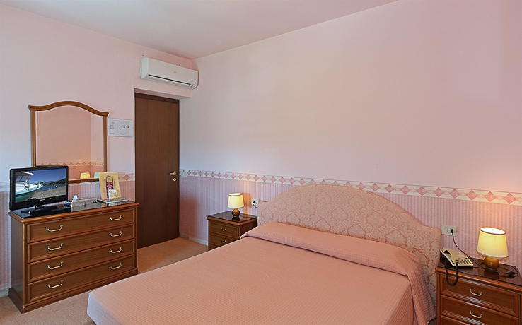 Imagen de la habitación del Hotel Areion. Foto 5